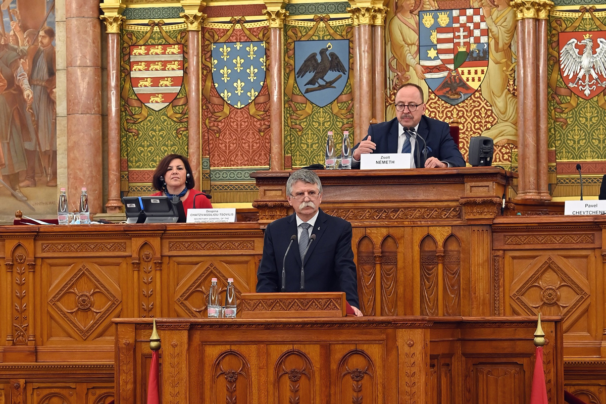 Kövér László: felemel a szilárd identitás