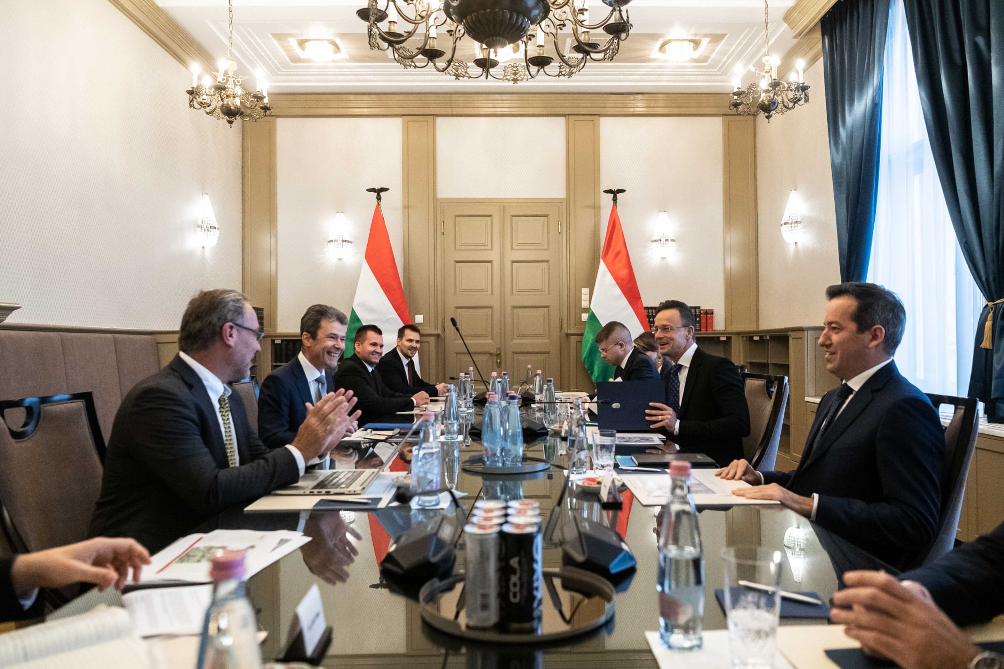 A kormány minden pénzt a munkanélküliség megelőzésére fordított