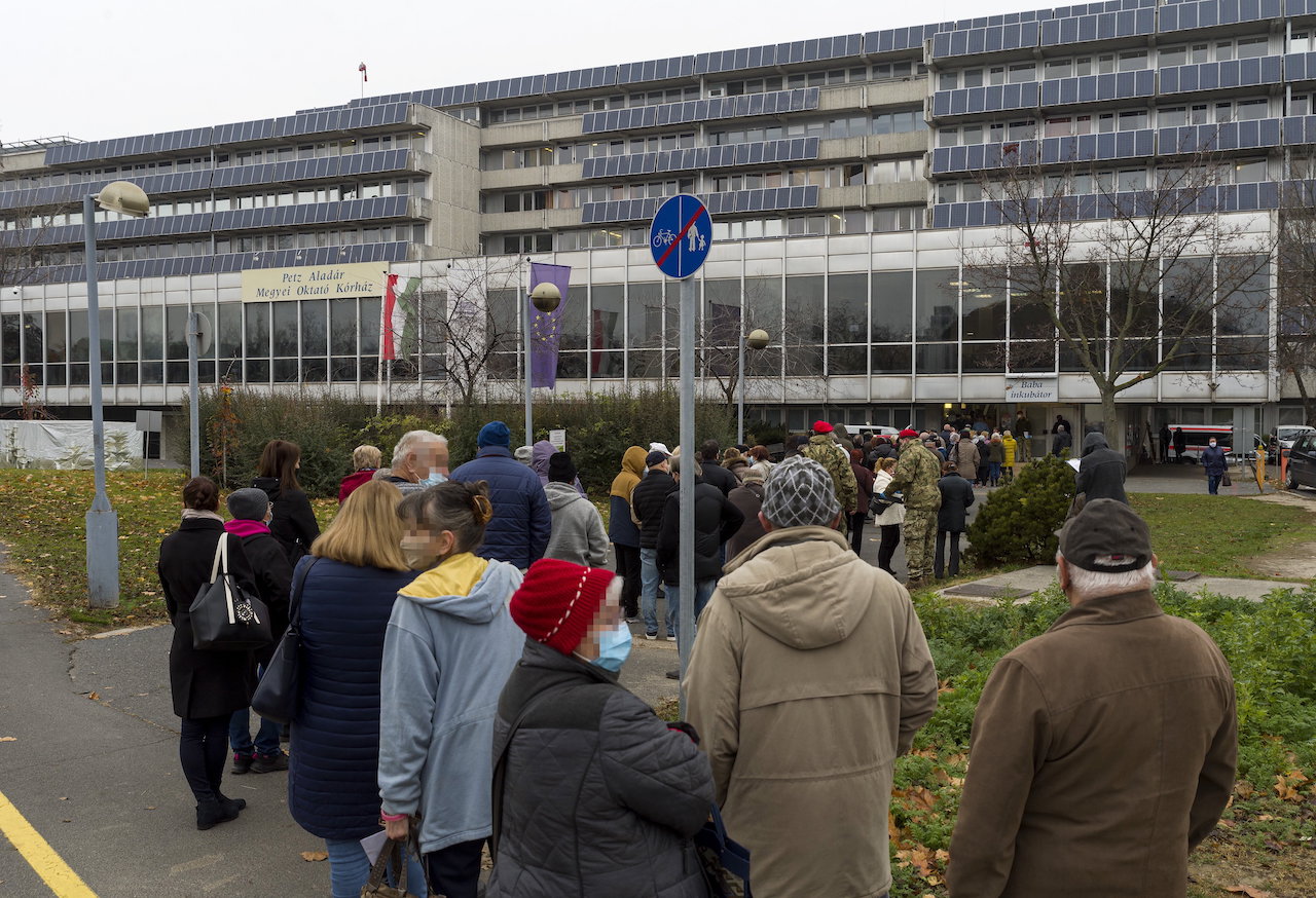 Szavazzon: ön egyetért-e azzal, hogy a járványra való tekintettel az oltatlanok mozgását korlátozzák?