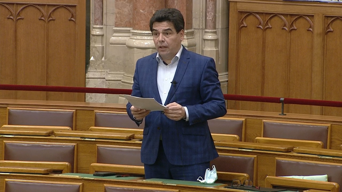 Zsigmond Barna Pál: Karácsony útja a tagadástól a részleges beismerésig