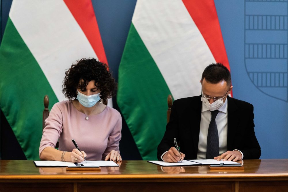 A kormány stratégiai megállapodást kötött a Roche-csoporttal