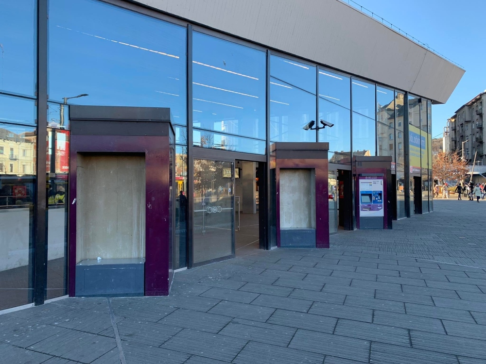 Elszomorító látvány: leszereli a jegyautomatákat a BKK