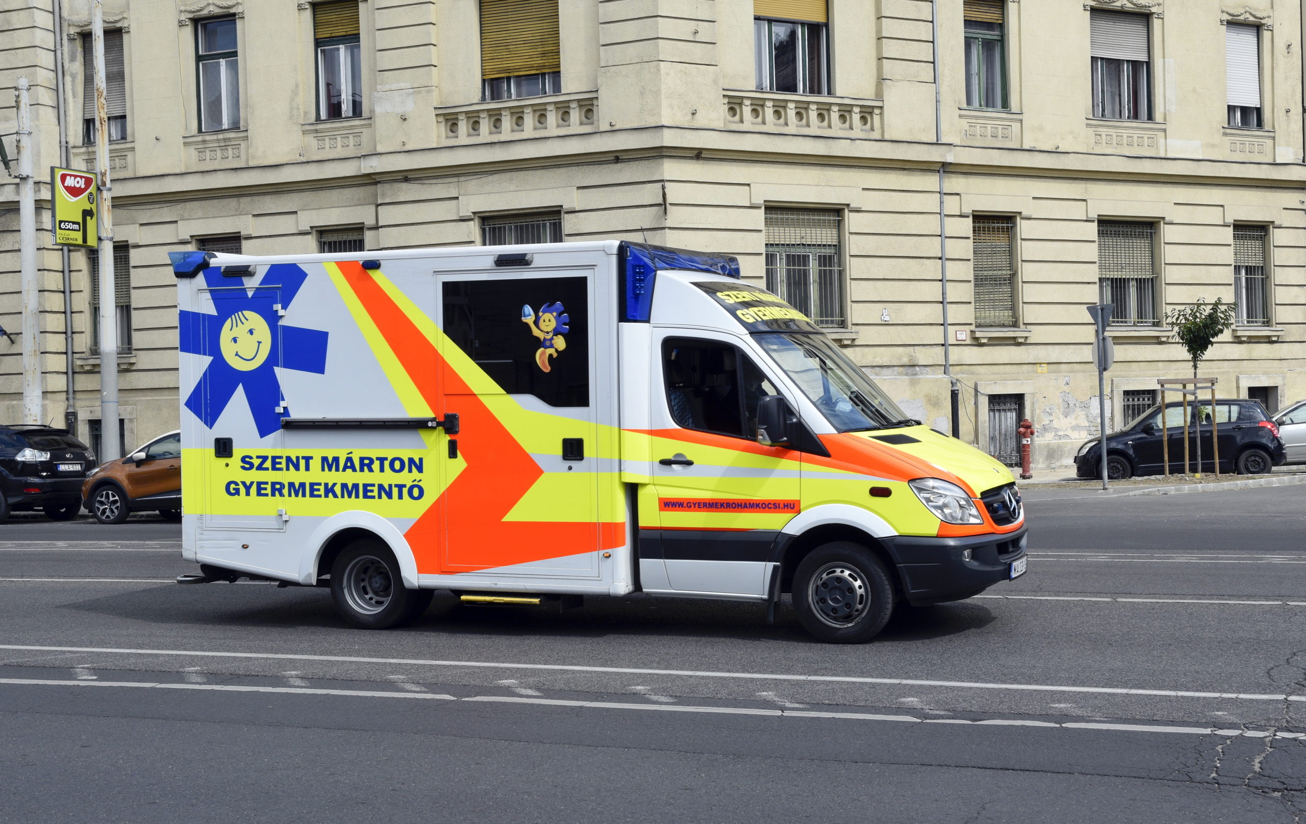 Huszonkilenc új mentőautót vesz az OMSZ