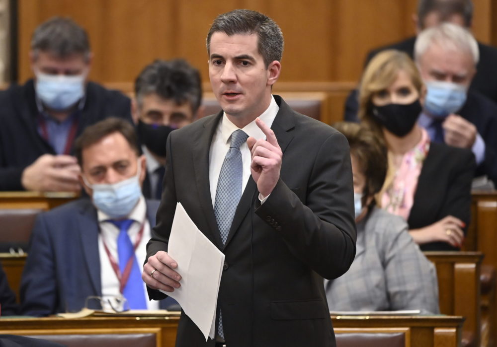 Újabb jelentős adócsökkentésekről döntöttek a parlamentben