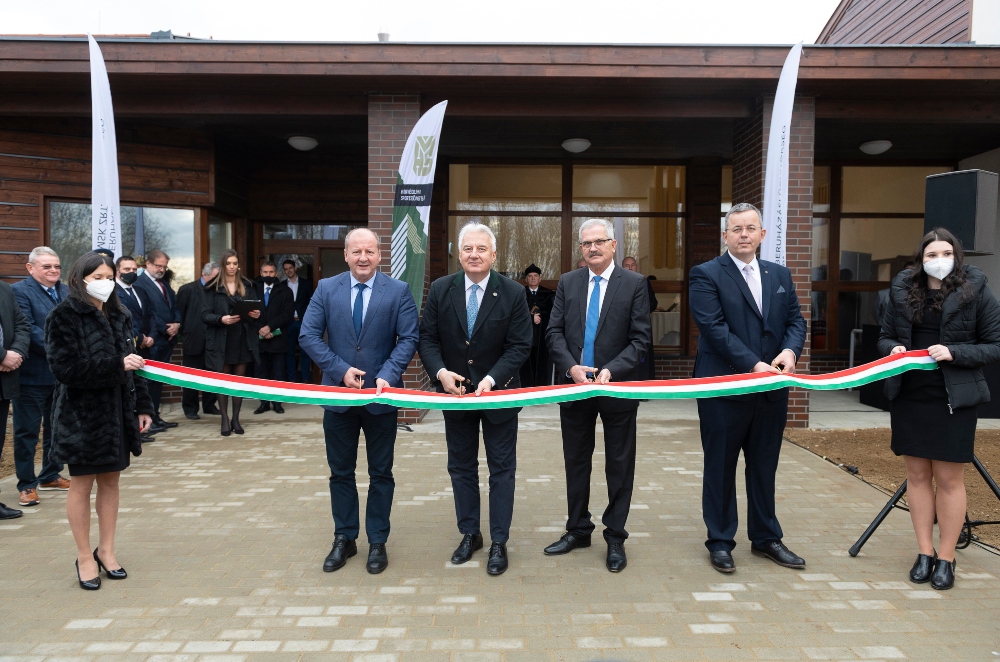 Átadták az ország első honvédelmi sportközpontját a szabolcsi Újfehértón