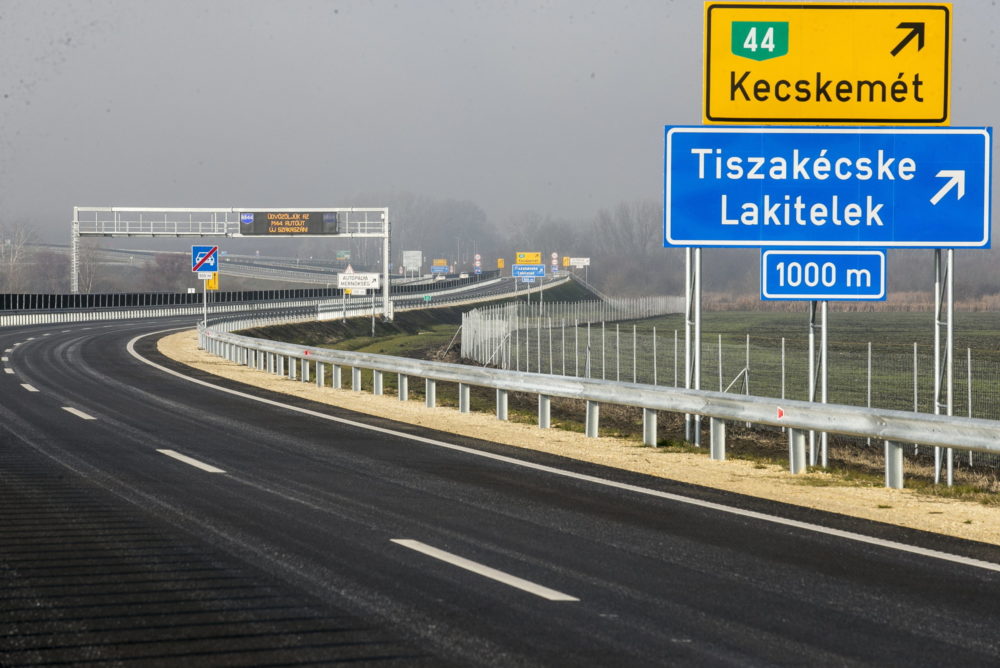 Átadták az M44 gyorsforgalmi út Lakitelek és Tiszakürt közötti szakaszát