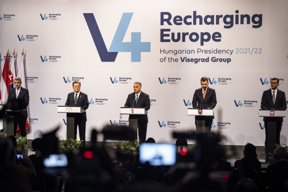 Kutatási együttműködésről írtak alá megállapodást a V4-ek és Korea