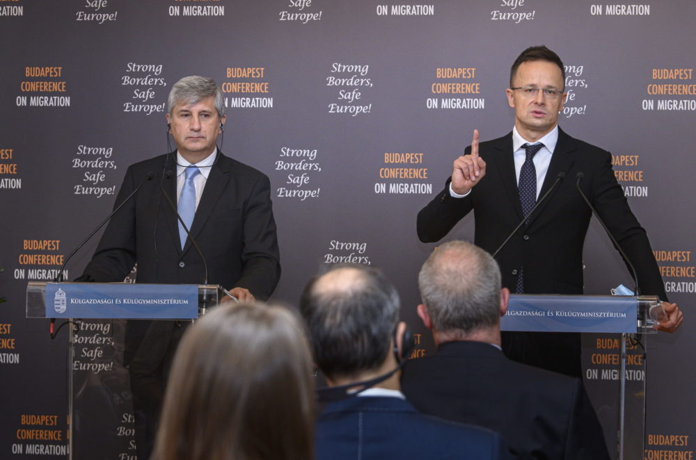 Szijjártó Péter: Brüsszel újabb őrültségre készül a migráció ügyében