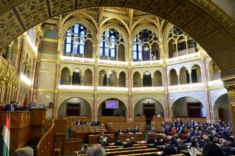 Azonnali kérdéseket tesznek fel a képviselők az Országgyűlésben