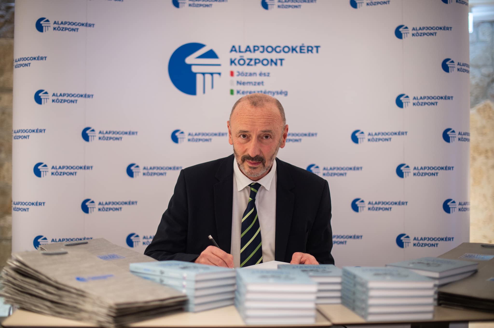 A hibrid háború természetrajza