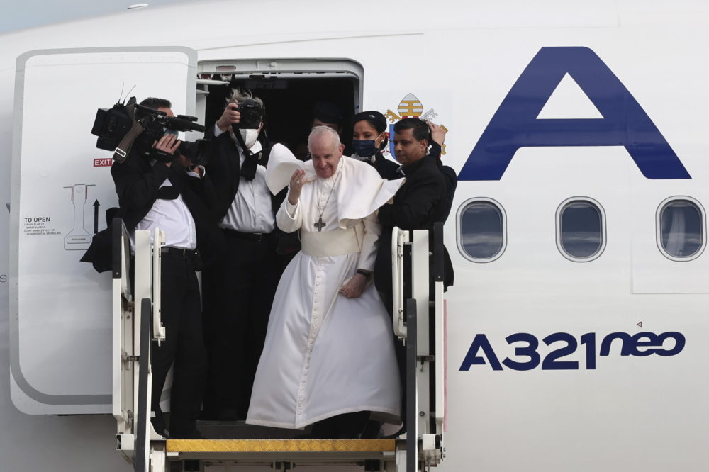 Ferenc pápa befejezte görögországi látogatását