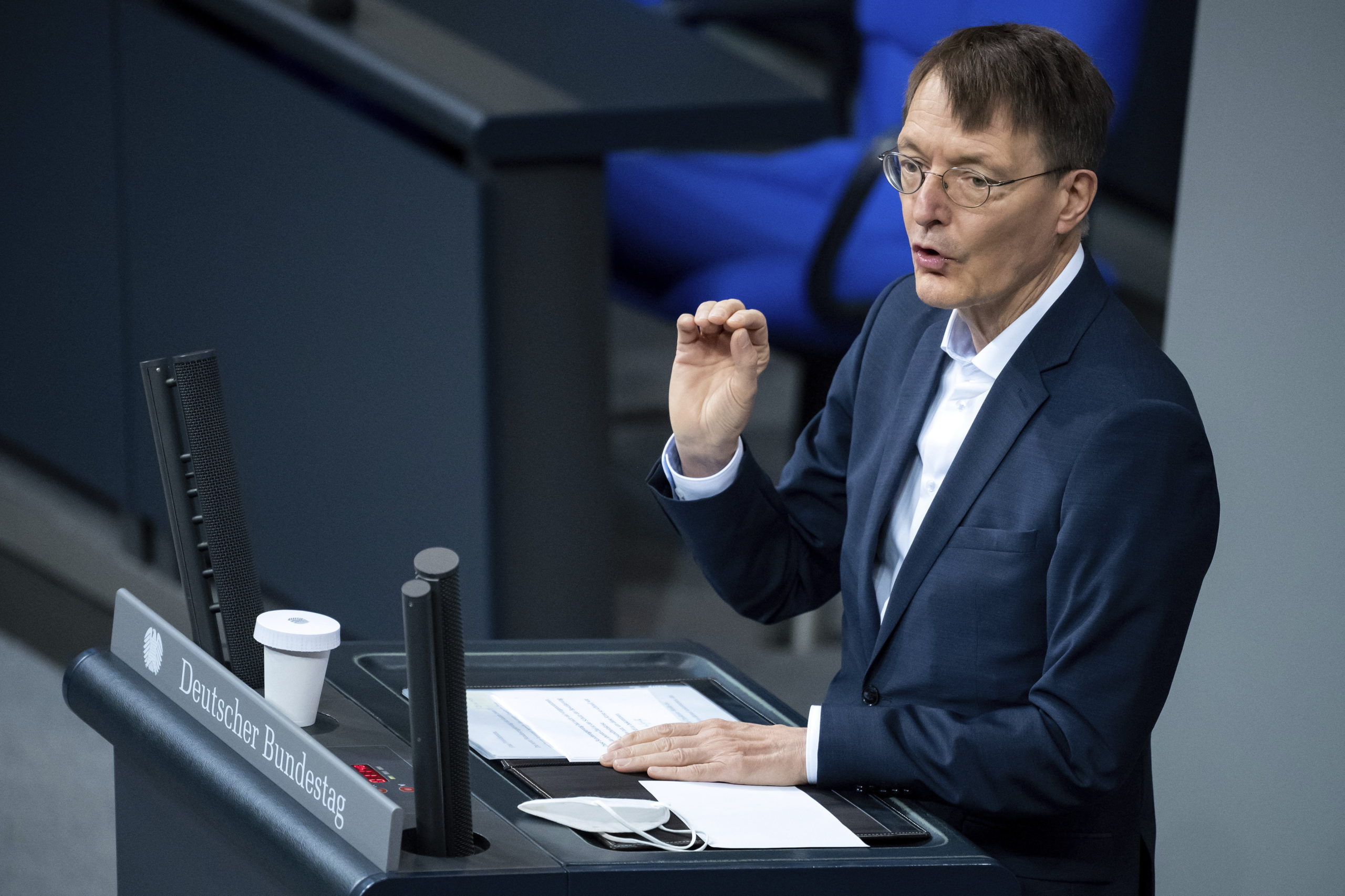 Oltásra kötelezik az egészségügyi és szociális dolgozókat Németországban