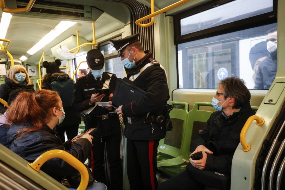 Külön vasúti kocsit követelnek az olasz nők, az erőszaktól félnek