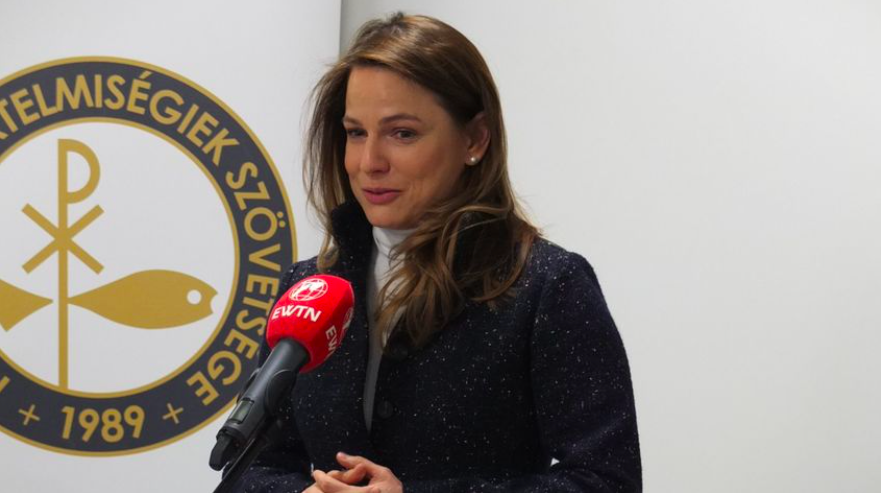 „Mi a hagyományos értékekre érzékenyítünk”