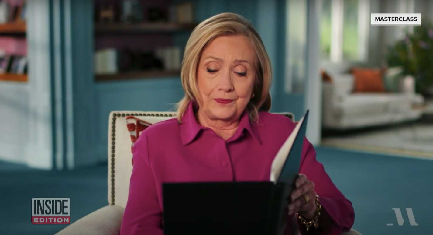 Hillary Clinton álkönnyek közt felolvasta a 2016-os győzelmi beszédét