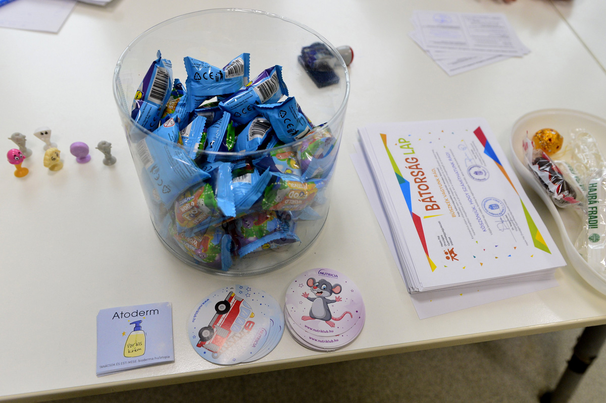 Ajándékok a beoltott gyermekeknek