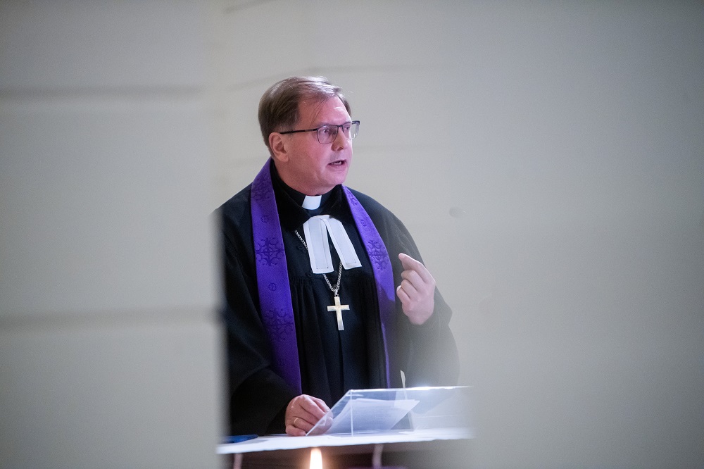 Fabiny Tamás: a legnagyobb mélységben is ott a vigasztaló Isten