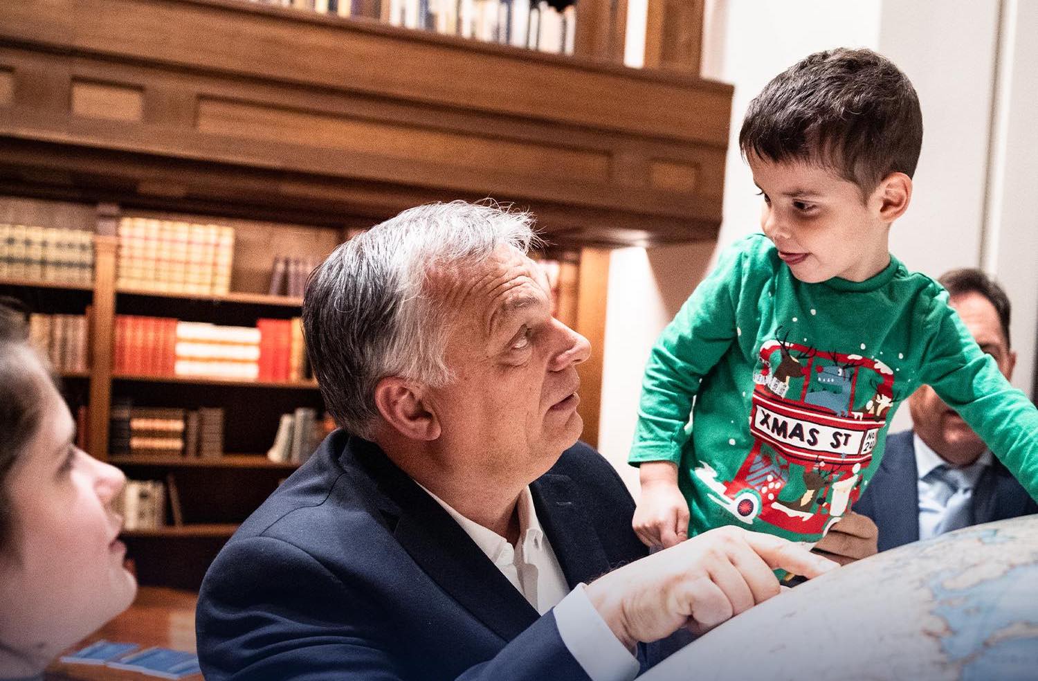 Orbán Viktor jászsági gyerekeket fogadott a Karmelitában