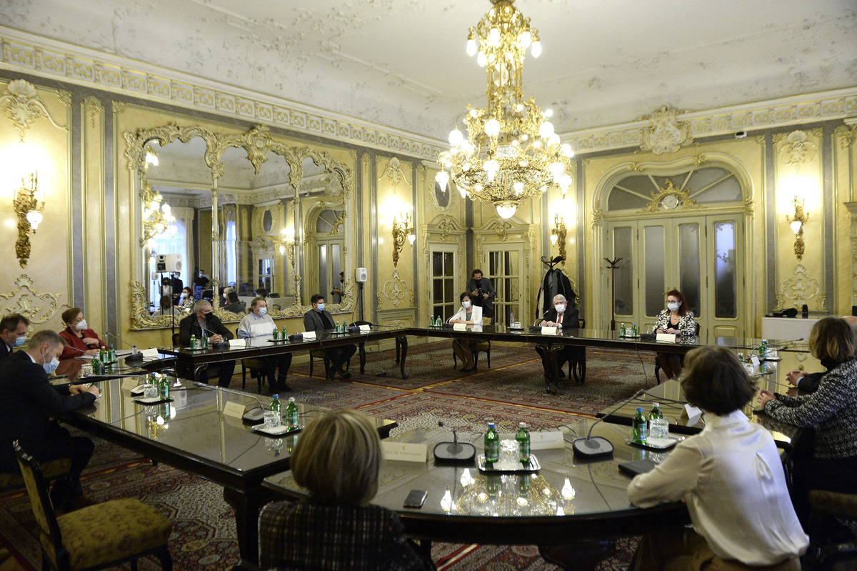 Megtartotta alakuló ülését az oltóanyaggyár-munkacsoport