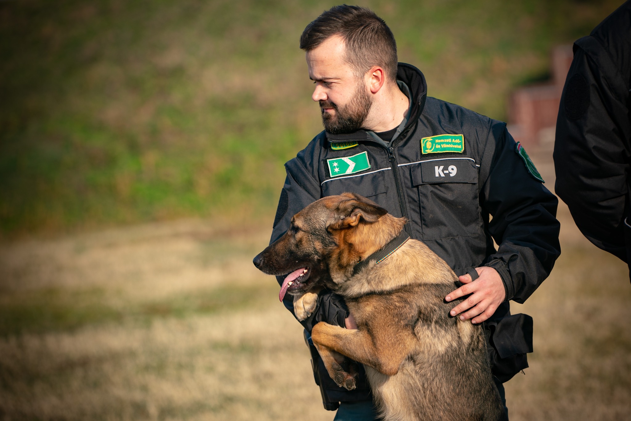 Hattal több keresőkutya szolgál ezentúl a NAV-nál