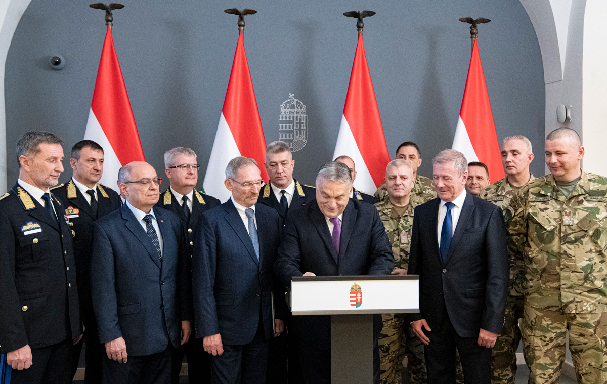 Jelentős béremelést kapnak a rendőrök és a katonák
