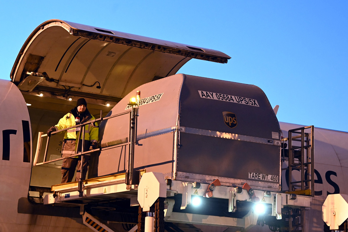 Megérkeztek Magyarországra az 5–11 éves gyermekeknek szánt első oltások