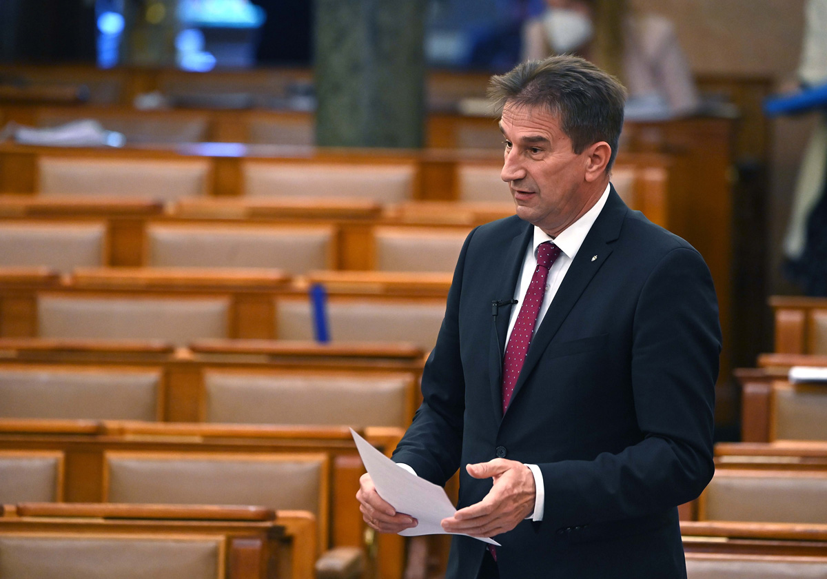 Völner Pál mentelmi jogának felfüggesztését javasolja a bizottság