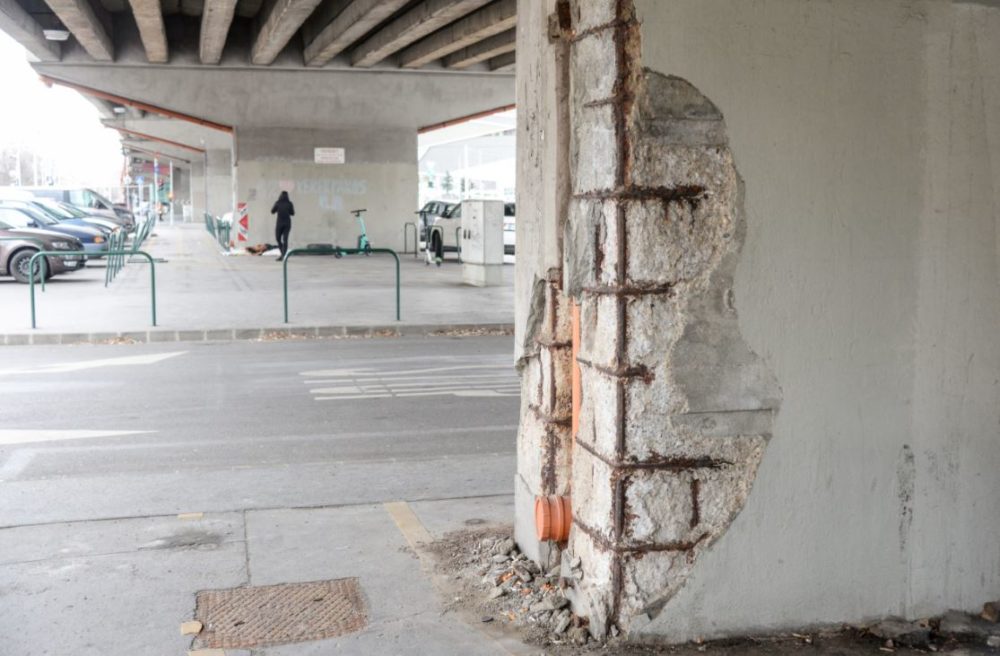 Papíron épül, a valóságban áll