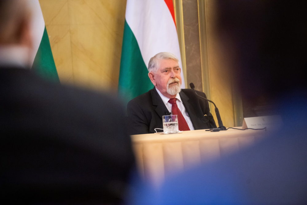 Elvégezték az első robotsebészeti beavatkozást az onkológiai intézetben