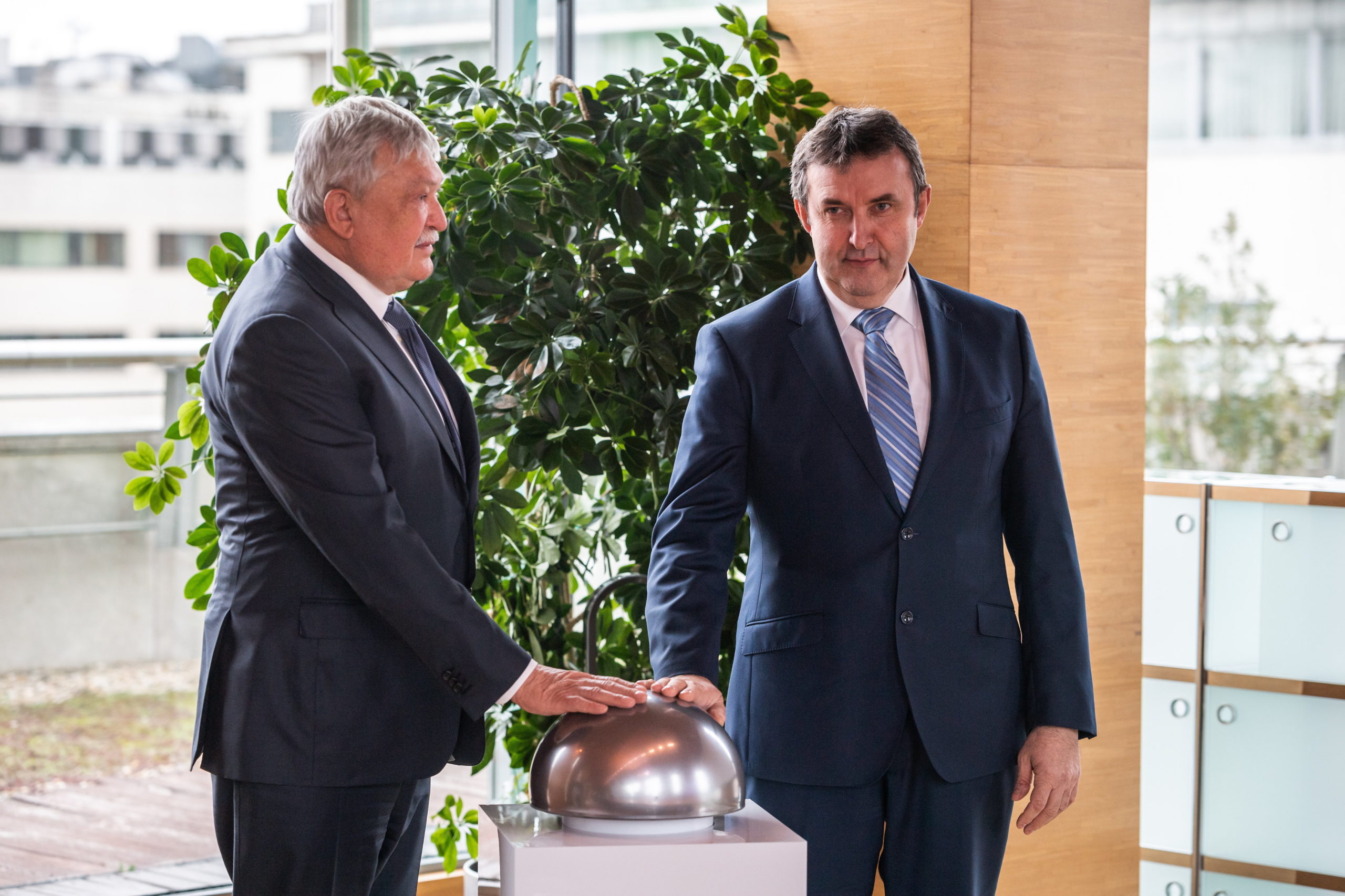 Átadták az ITM és az OTP Bank együttműködésével elkészült szuperszámítógépet