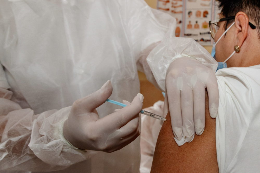 A vakcinagyártással megelőzhető az újabb variánsok terjedése