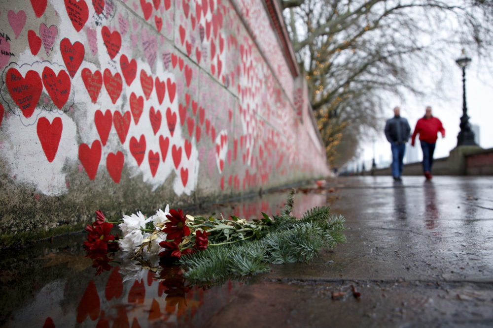 Meghaladta a 150 ezret a koronavírusban elhunytak száma Nagy-Britanniában