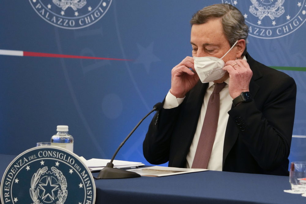 Olasz kormányfő: Az oltatlanokat terheli a felelősség a korlátozások miatt