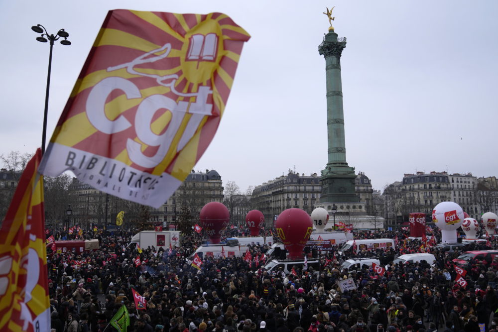 Franciaországban több tízezren tüntettek fizetésemelésért