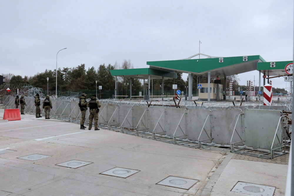 Kővel dobtak fejbe egy lengyel határőrt a fehérorosz határon