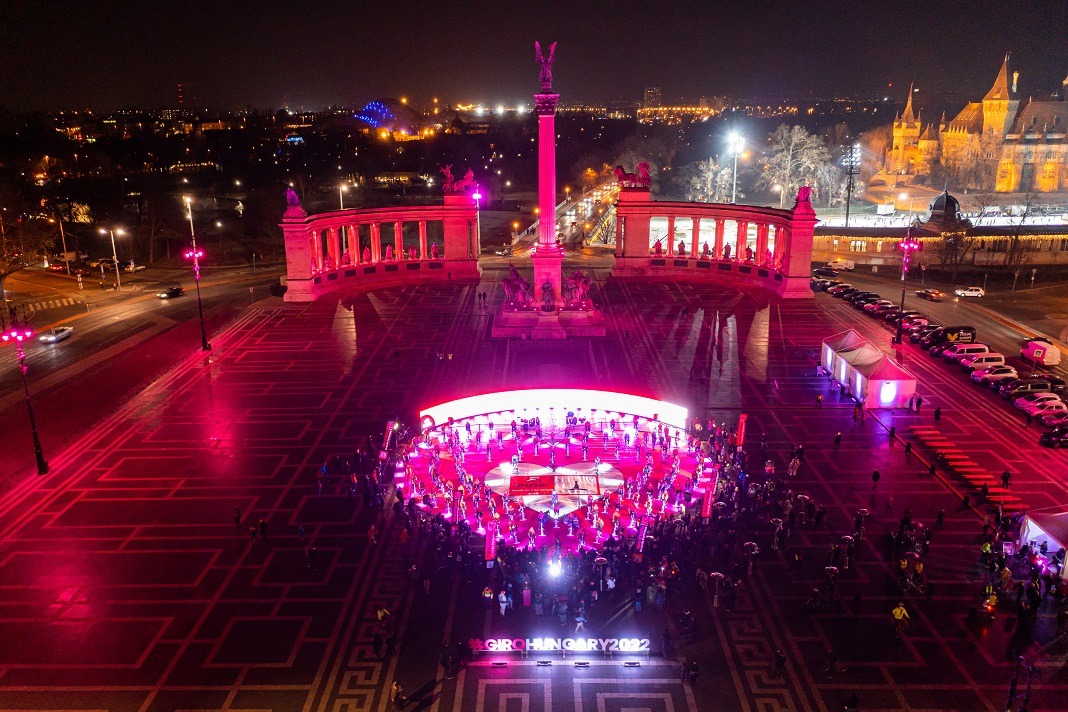 Rózsaszín Fények Éjszakája a Hősök terén