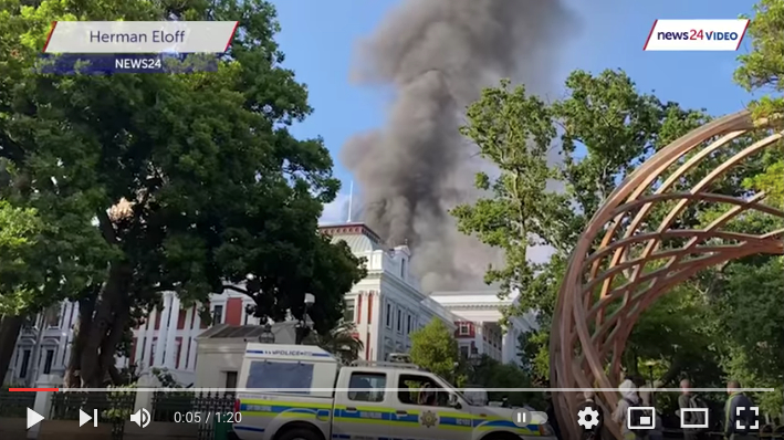 Videó: Kigyulladt a dél-afrikai parlament épülete Fokvárosban