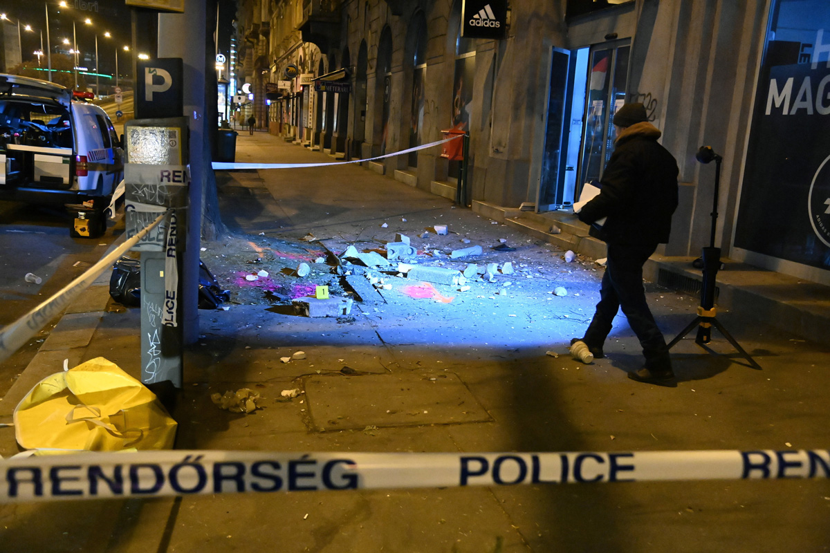 Kiszakadt egy erkély korlátja, meghalt a kizuhanó nő