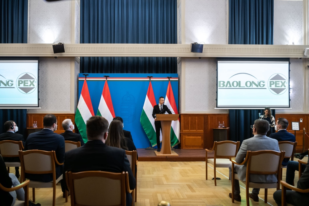 Zöldmezős autóipari beruházást jelentett be Szijjártó Péter