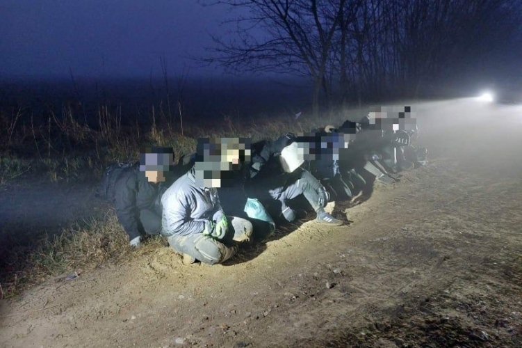 Hétszáz határsértő ellen intézkedtek a rendőrök a hétvégén