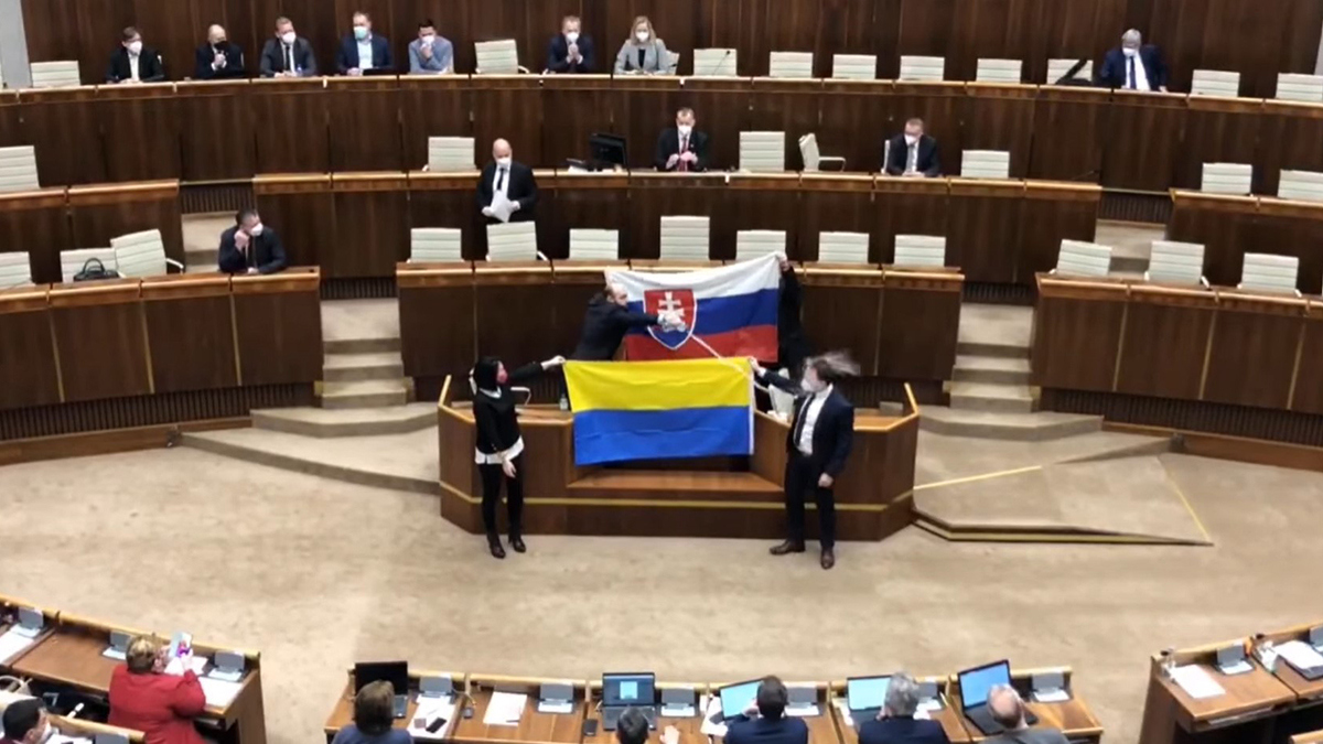 Moszkva ellen, Moszkva mellett?