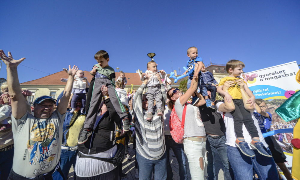 Egyedülálló intézkedések védik a magyarokat az európai áremelkedéstől