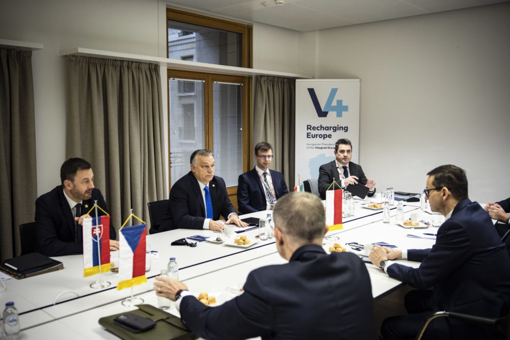 Boris Johnson Londonban fogadja a visegrádi országok miniszterelnökeit