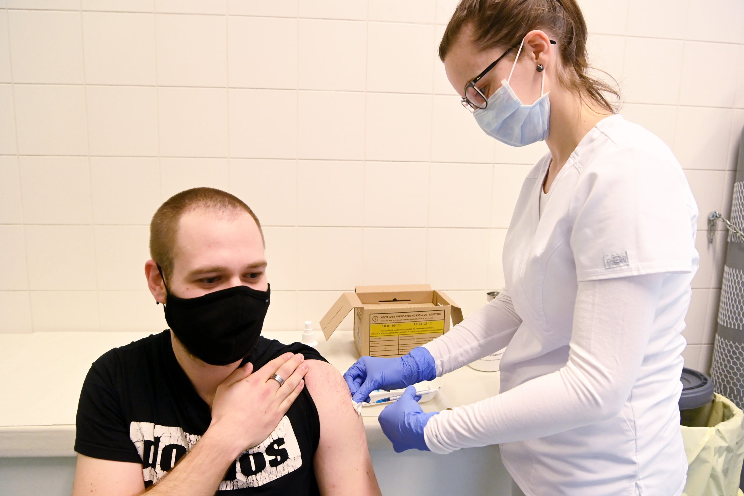 Már 2 millió oltást adtak be az oltási akciónapokon