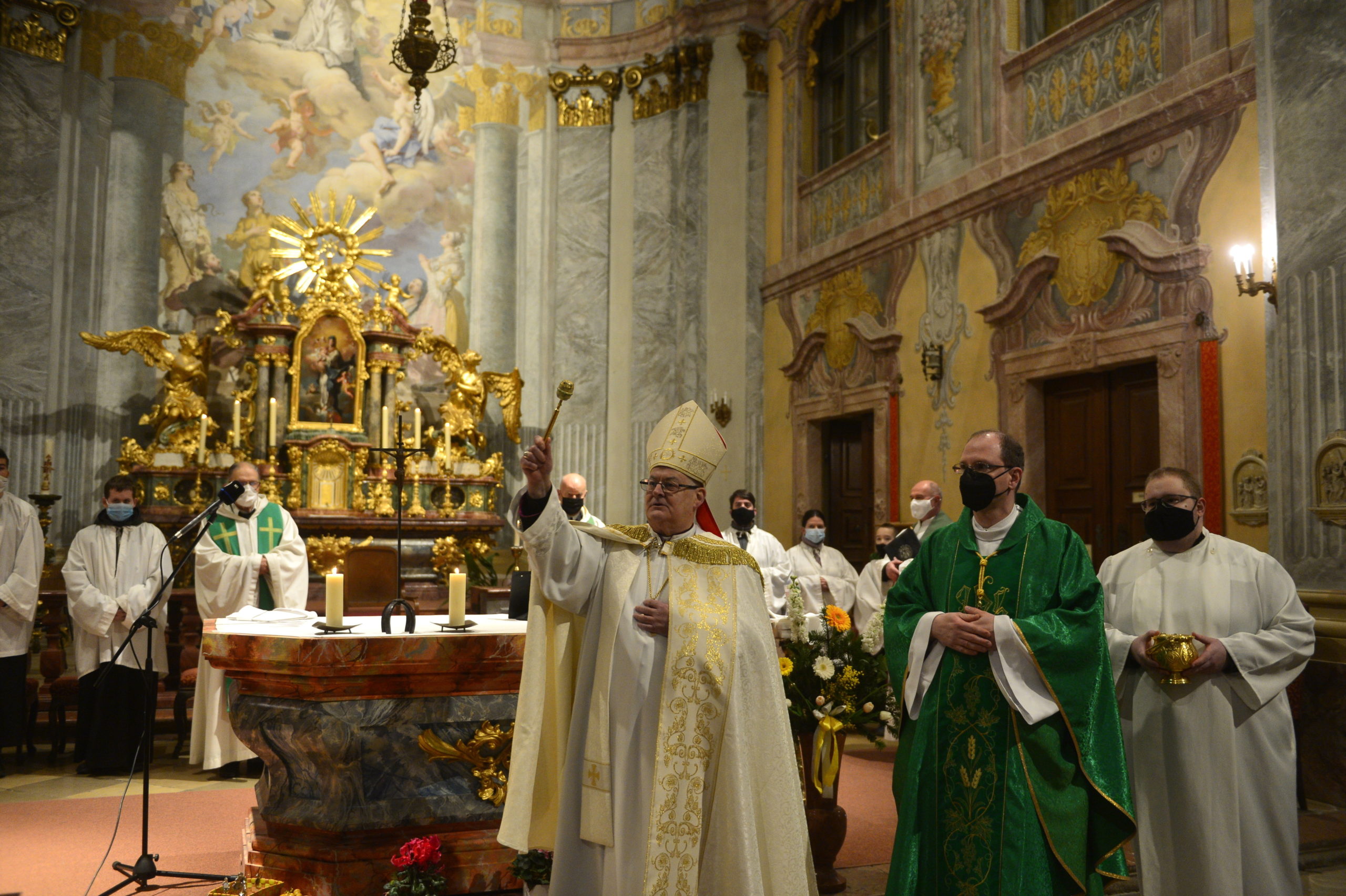 Megújult a ciszterci Nepomuki Szent János-plébániatemplom