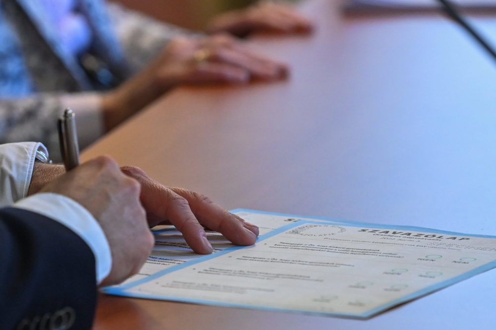 Jóváhagyta a népszavazás szavazólapjainak mintáit az NVB