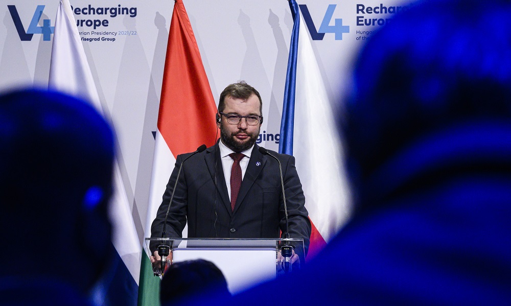 Lengyel fejlesztési miniszter: Varsó is érzékeli a kettős mércét