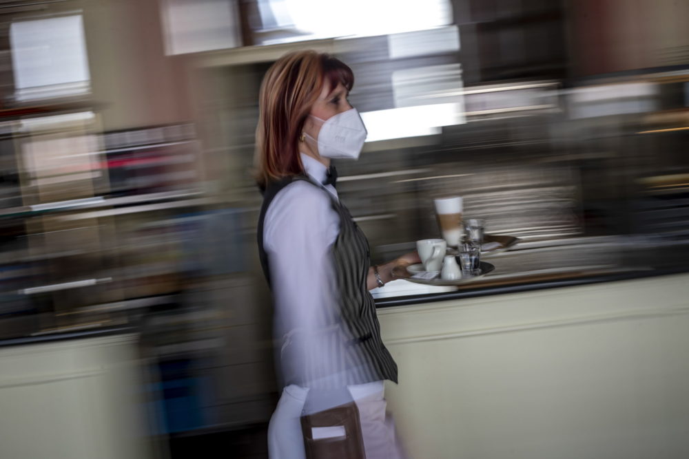 Csehországban márciustól csak a maszkviselet lesz kötelező