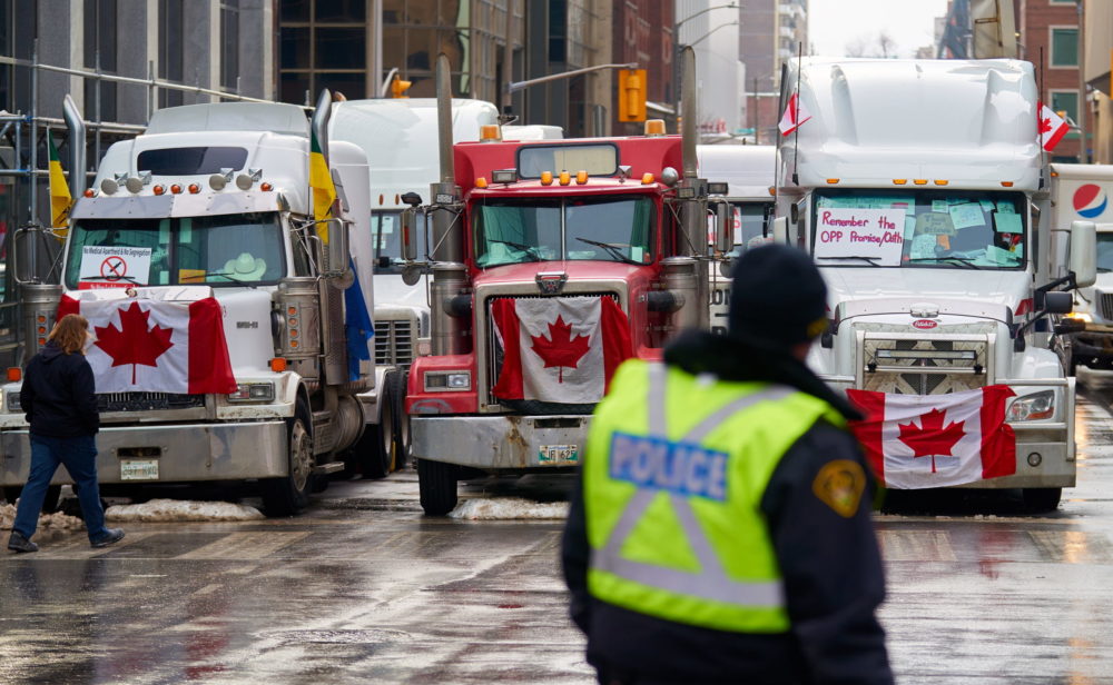 Megkezdődött az oszlatás a kanadai-amerikai határon