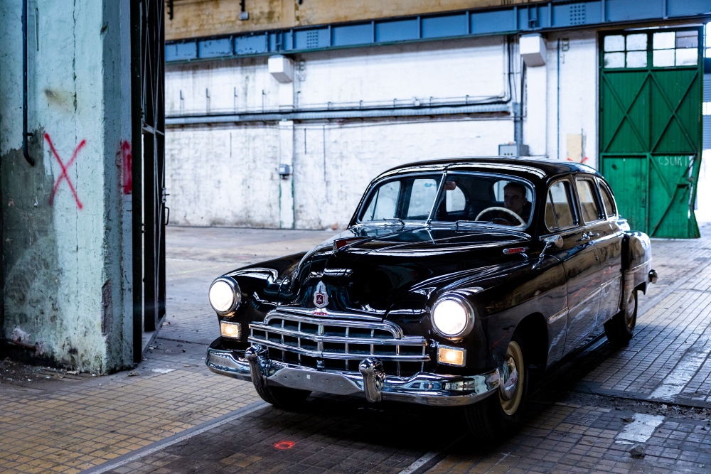 Exkluzív szovjet luxusautó érkezett a Közlekedési Múzeum gyűjteményébe